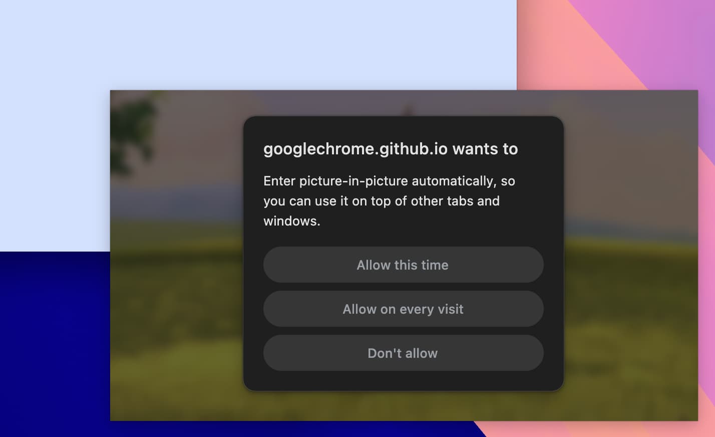 পিকচার-ইন-পিকচার উইন্ডোতে একটি অনুমতি ওভারলে ব্যবহারকারীকে জিজ্ঞাসা করে যে তারা সাইটটিকে স্বয়ংক্রিয়ভাবে পিকচার-ইন-ছবিতে প্রবেশ করার অনুমতি দিতে চায় কিনা।