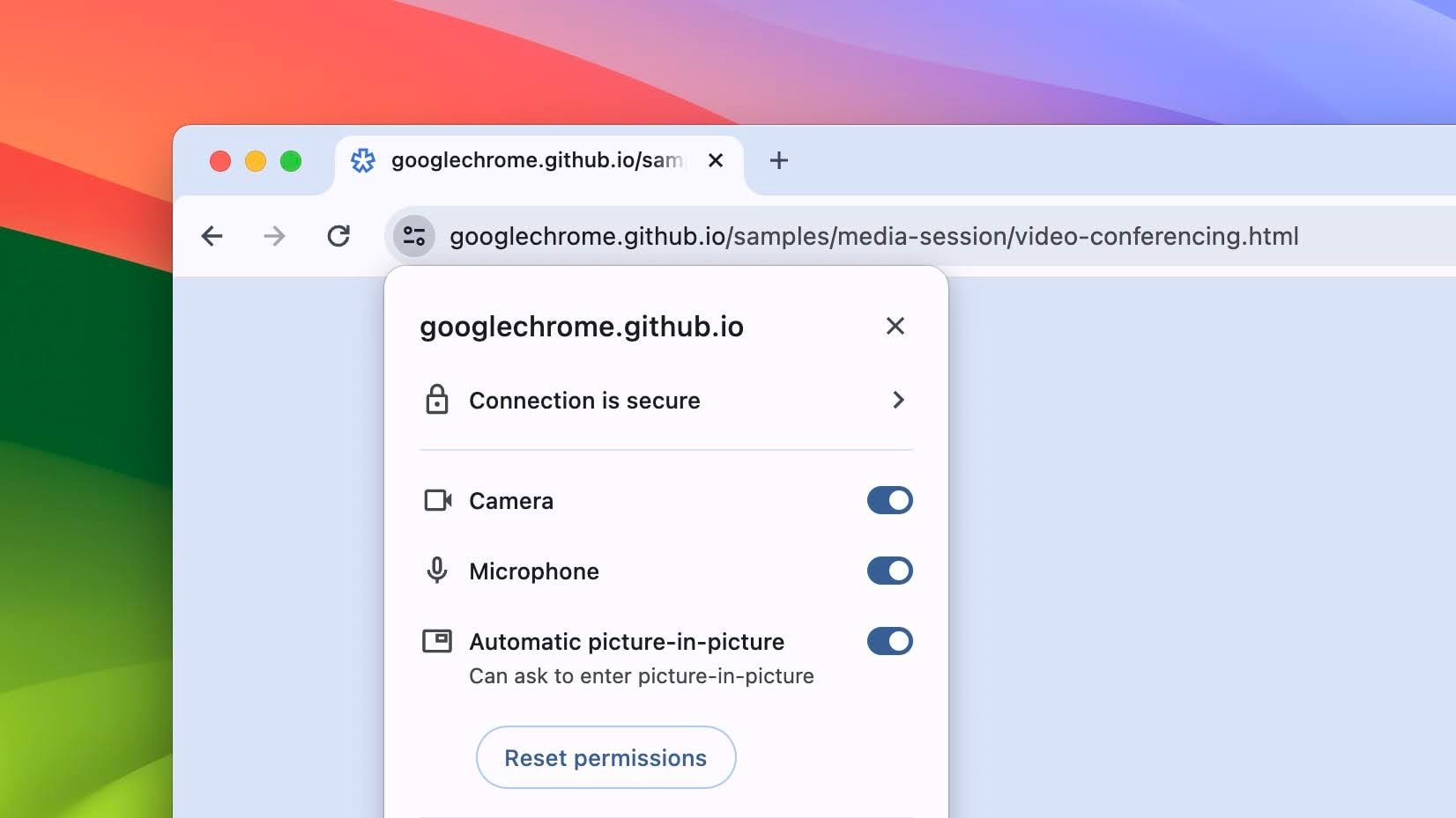 Zrzut ekranu pokazujący automatyczne ustawienie obrazu w obrazie w panelu informacji o witrynie w przeglądarce Chrome.