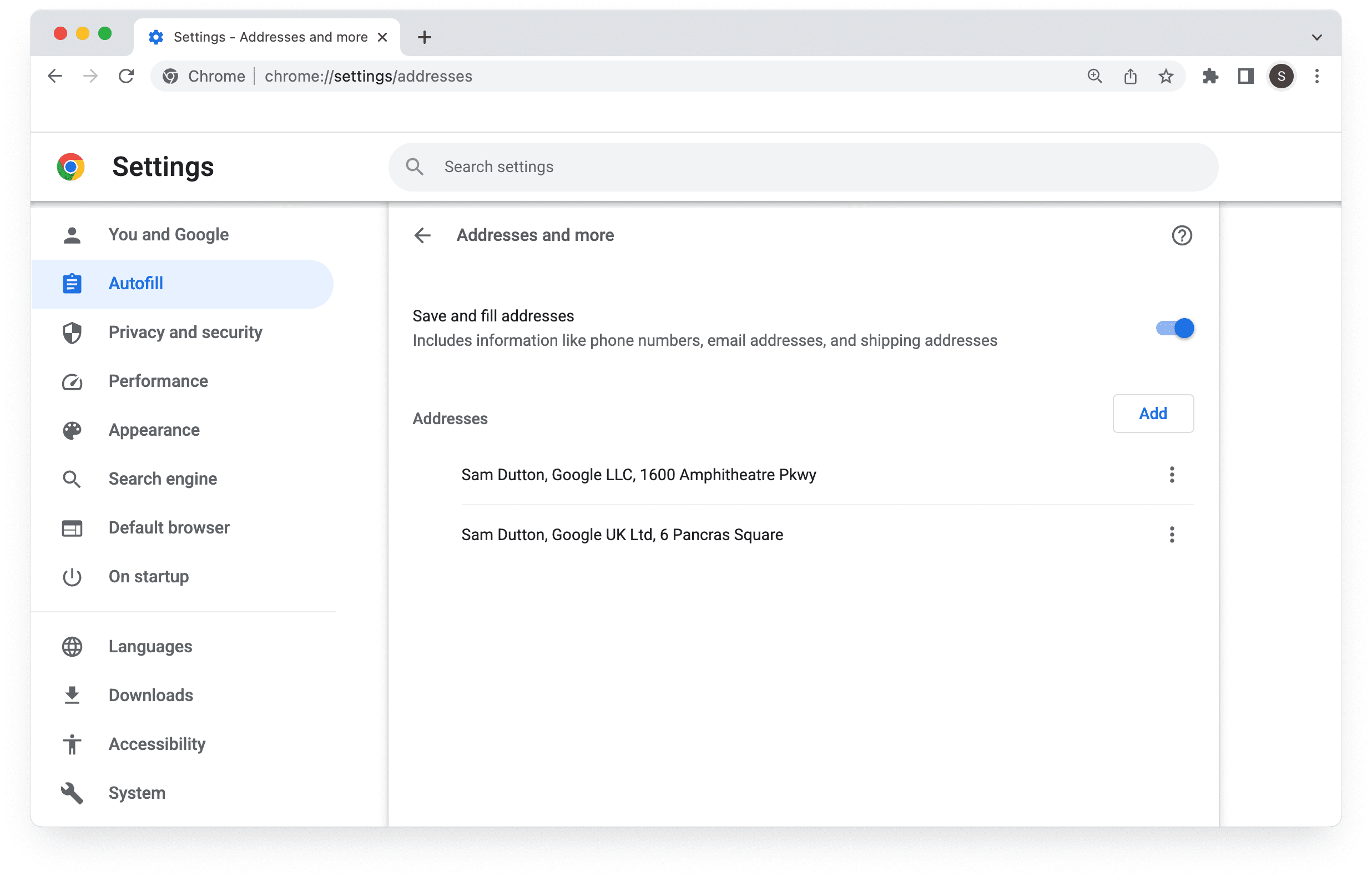 Страница chrome://settings/addresses, показывающая два примера адресов