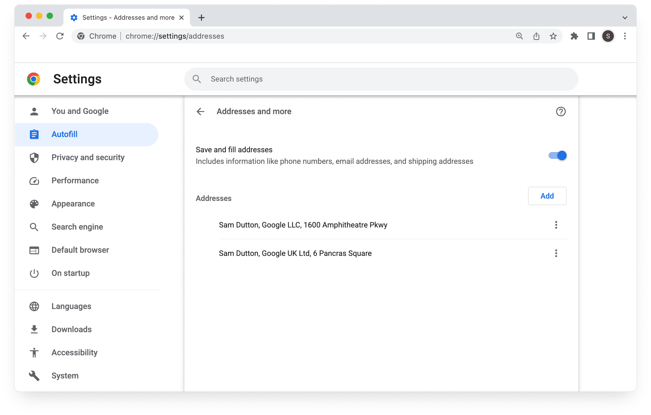 chrome://settings/addresses ページ、2 つのサンプル アドレスが表示されている