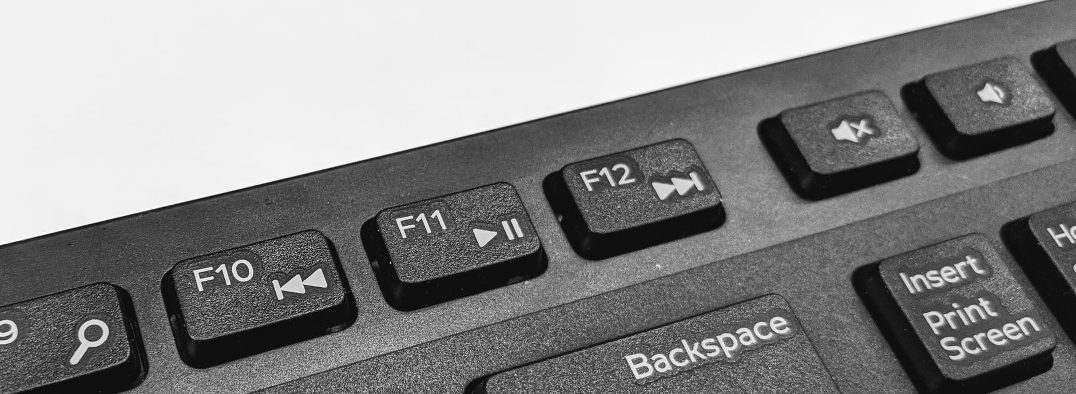 कीबोर्ड के मीडिया बटन