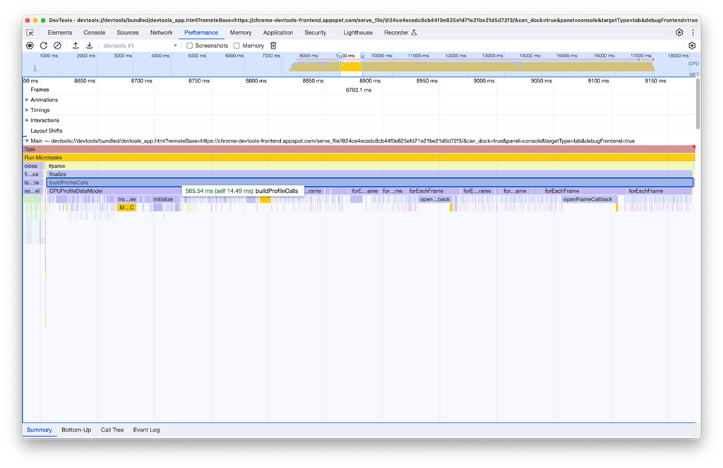 Capture d&#39;écran du panneau &quot;Performances&quot; dans les Outils de développement, qui inspecte une autre instance du panneau &quot;Performances&quot;. Une tâche associée à la fonction buildProfileCalls prend environ 0,5 seconde.