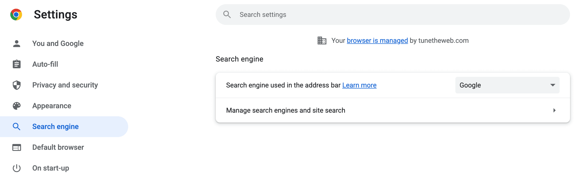 Captura de pantalla de la página de configuración de Chrome para motores de búsqueda, en la que puedes &quot;Administrar las búsquedas en sitios y los motores de búsqueda&quot;