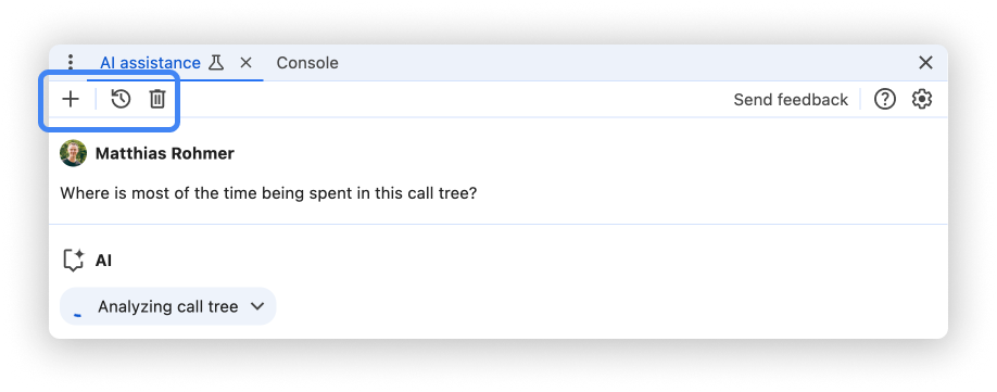 חלונית העזרה של ה-AI עם אמצעי הבקרה של ההיסטוריה שמודגשים.